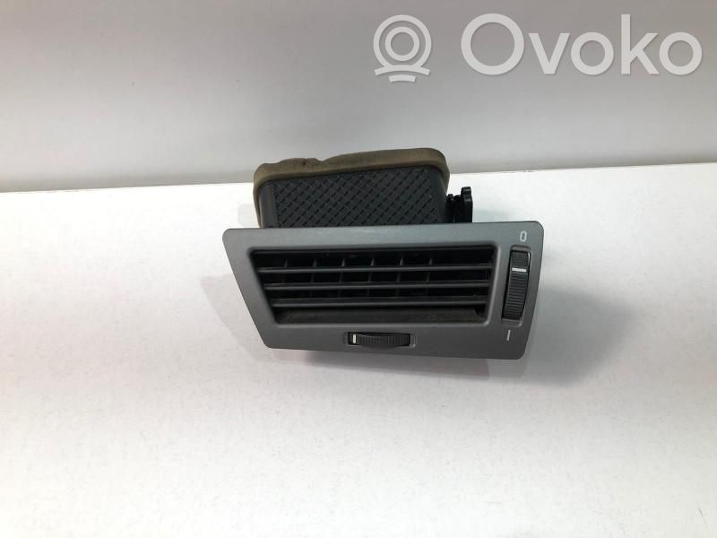 BMW 5 E60 E61 Oro grotelės lubose 
