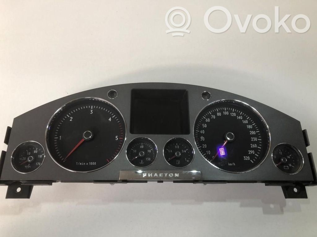 Volkswagen Phaeton Speedometer (instrument cluster) 