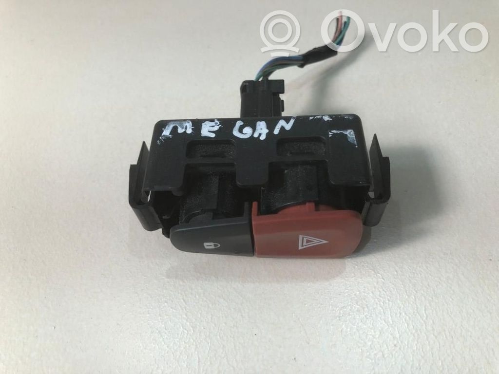 Renault Megane III Hazard warning light relay 