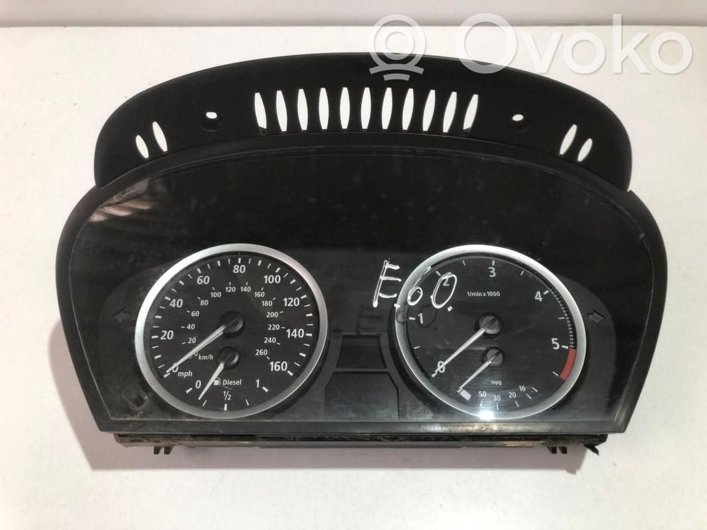 Geschwindigkeitsmesser Cockpit   6944127
