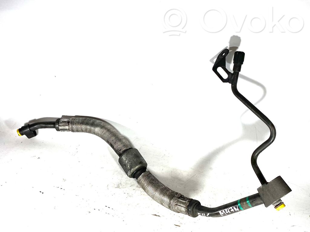 BMW 3 E46 Ilmastointilaitteen putki (A/C) 