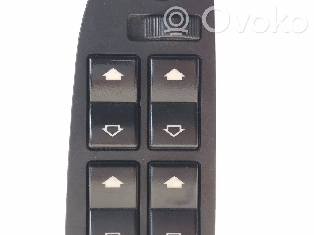 Quarter vent window switch   8380646,379399,9917