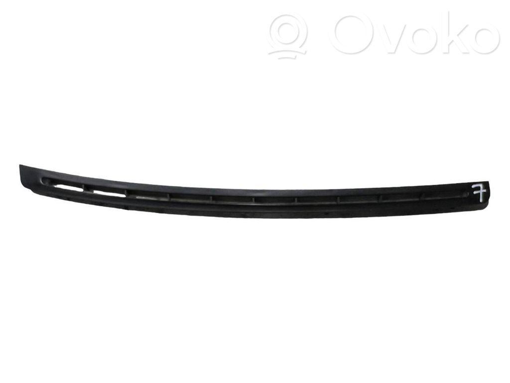 BMW 3 E36 Lango oro grotelės 