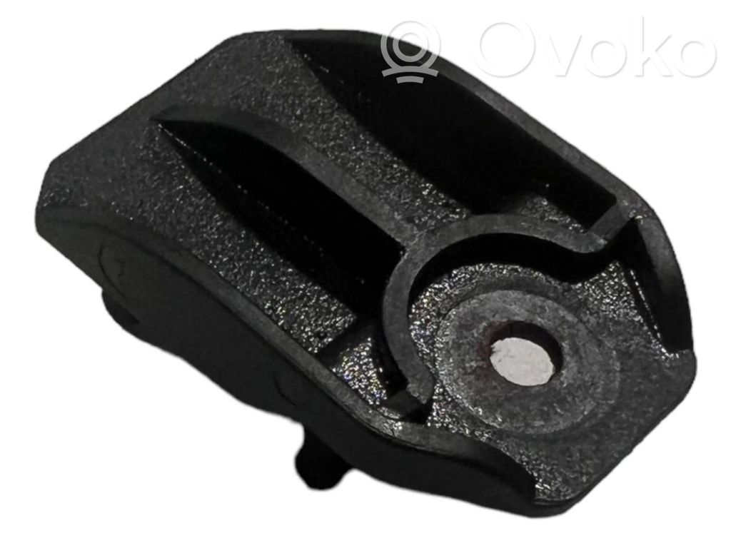BMW 5 E39 Radiator mount bracket 