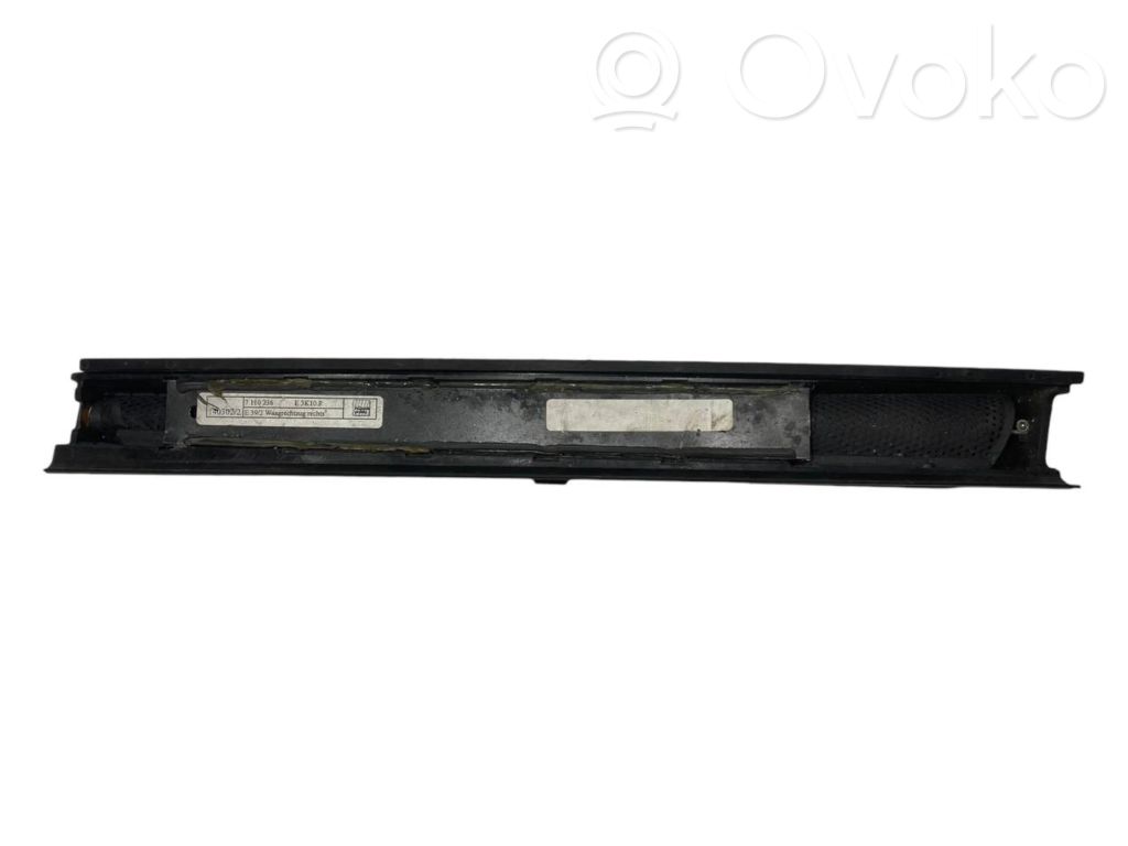 BMW 5 E39 Galinio šoninio lango užuolaidėlė 