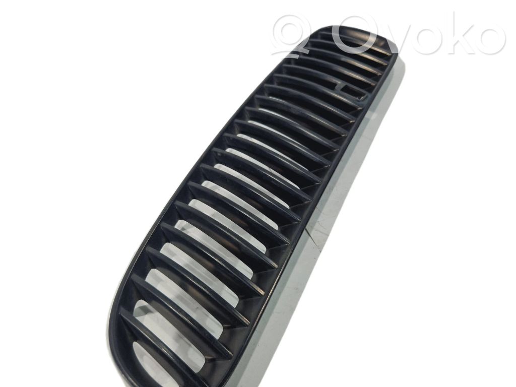 Grille calandre de capot   7113727