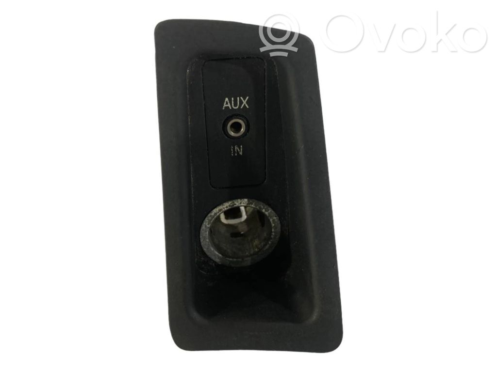 BMW 1 E81 E87 Разъем AUX 