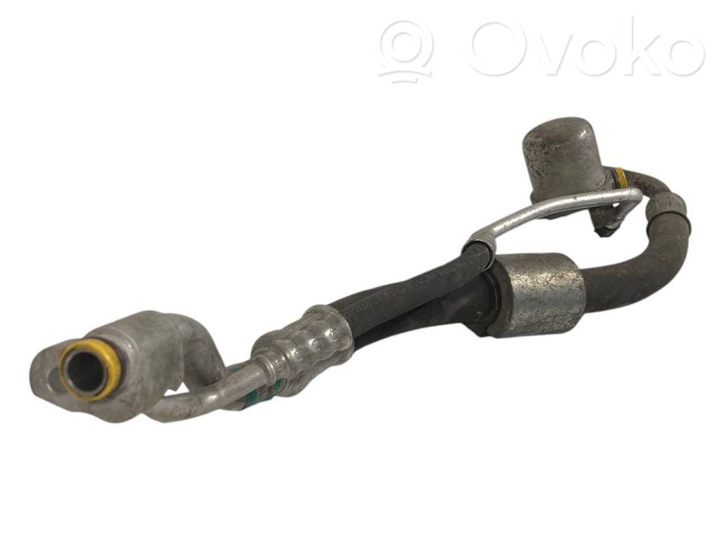 BMW 1 E81 E87 Ilmastointilaitteen putki (A/C) 