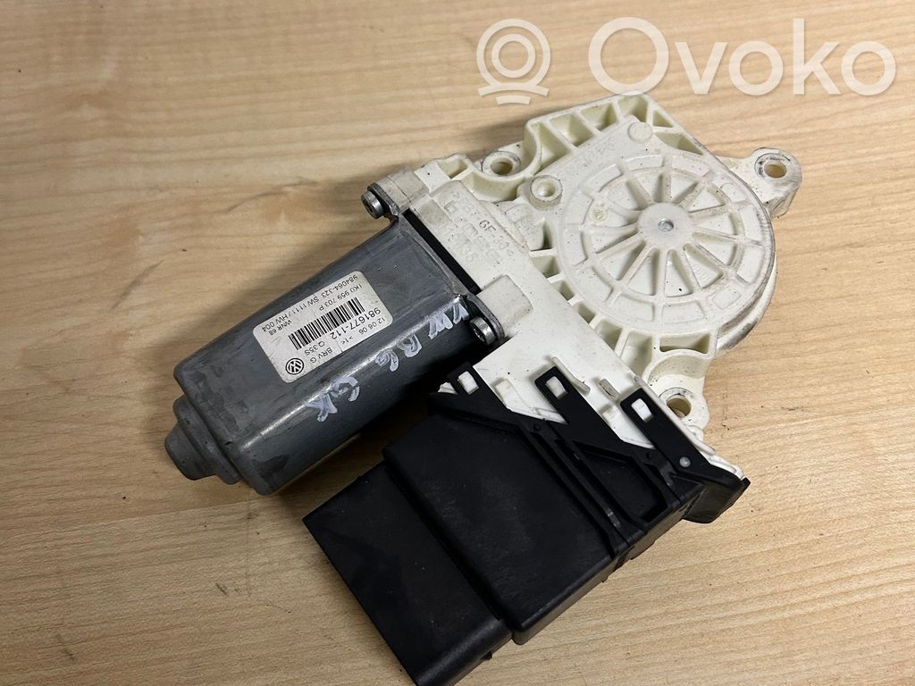 Volkswagen PASSAT B6 Silniczek podnoszenia szyby drzwi tylnych 