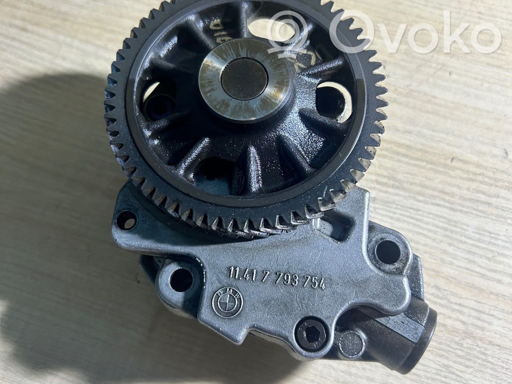 BMW 3 E90 E91 Oil pump 
