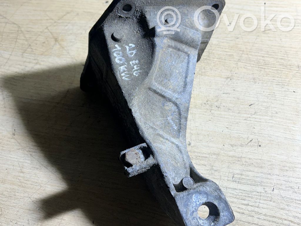 Engine mounting bracket   1095084
