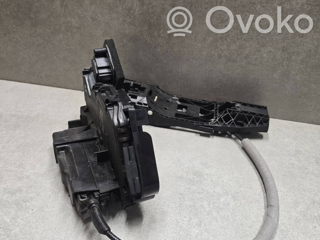 Volkswagen Golf VII Front door lock 