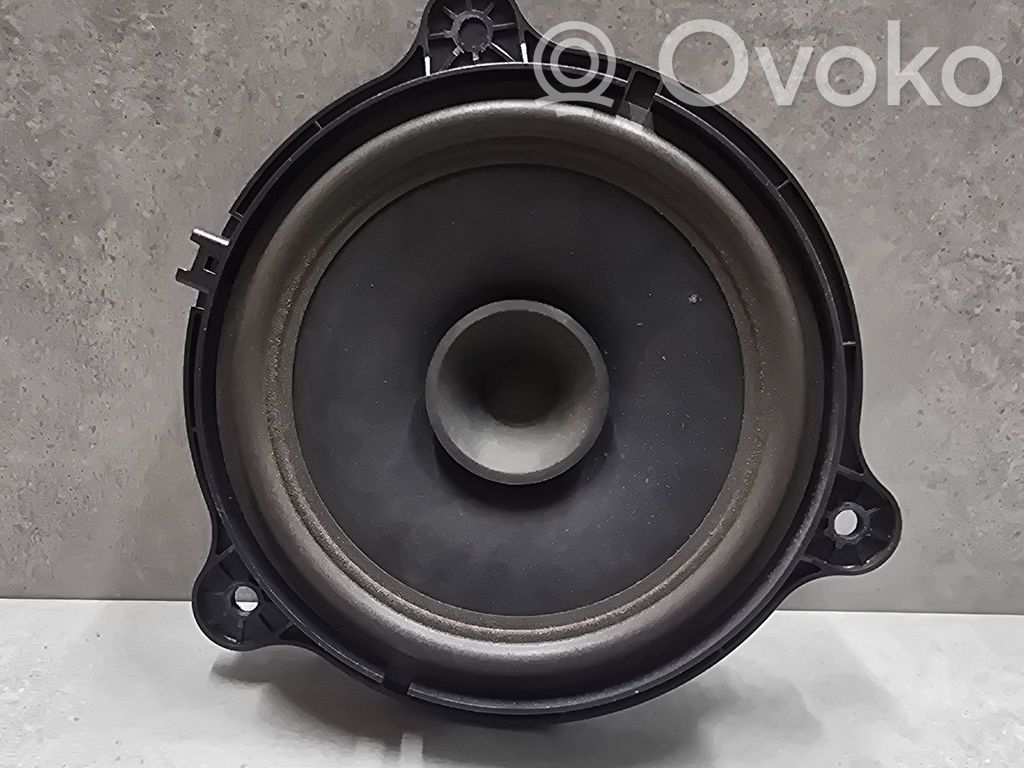 Nissan Qashqai Front door speaker 