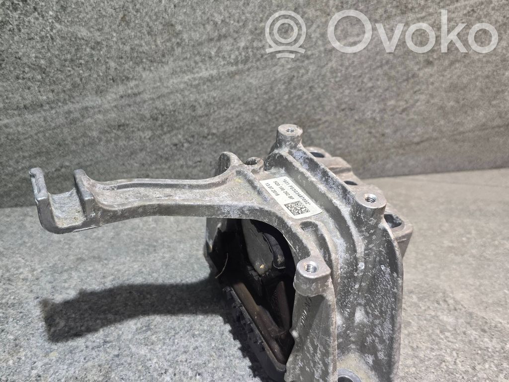 Volkswagen Golf VII Engine mount bracket 
