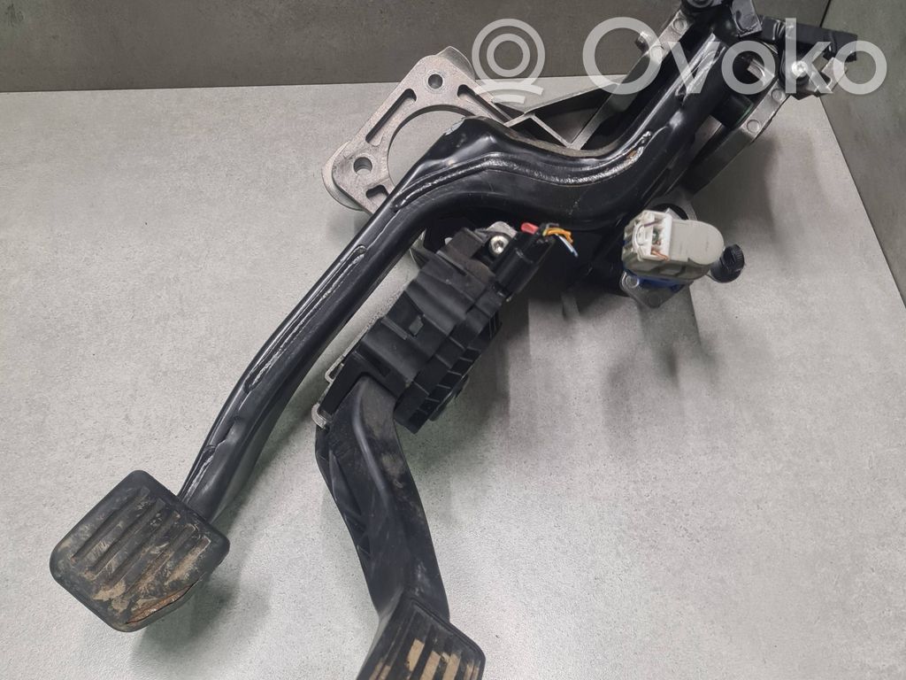 Ford Mondeo MK V Akceleratoriaus pedalas 