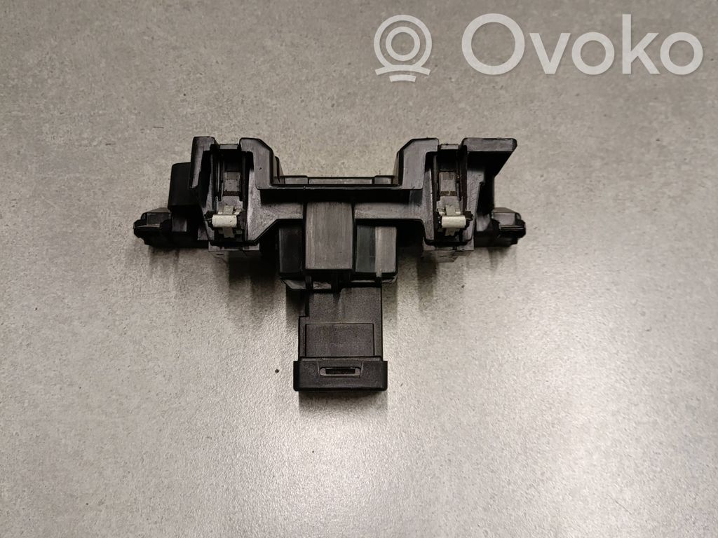 Peugeot 508 RXH Seat heating switch 