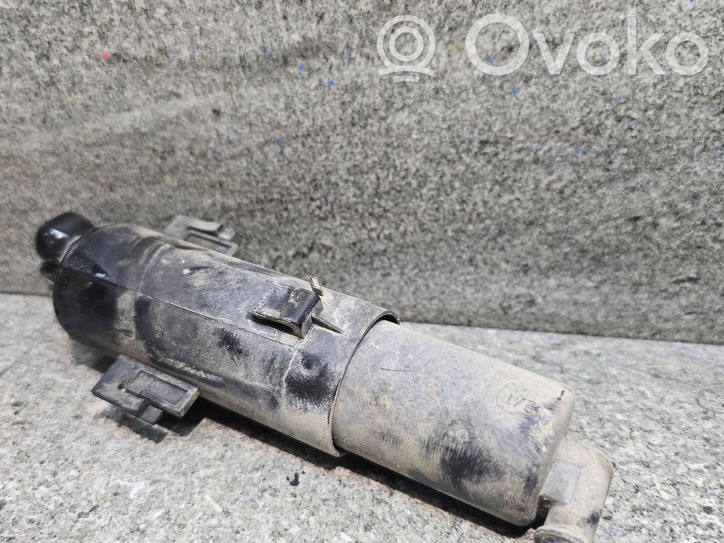 Audi A4 S4 B8 8K Dysza spryskiwacza lampy przedniej 