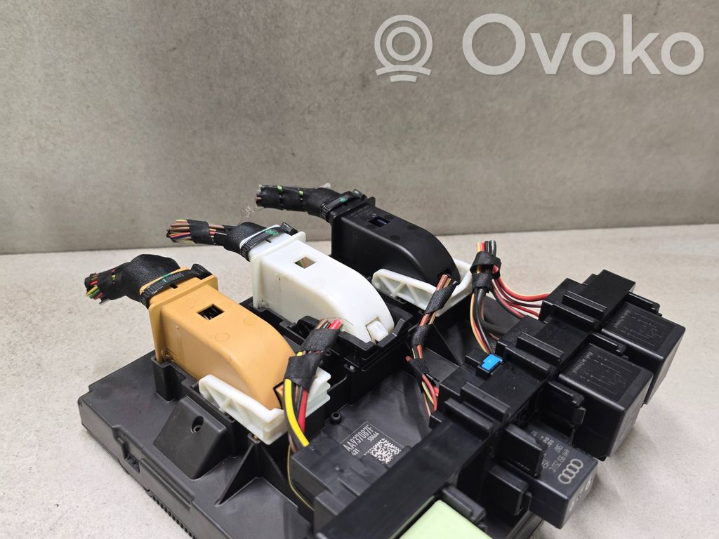 Volkswagen PASSAT B7 Comfort/convenience module 