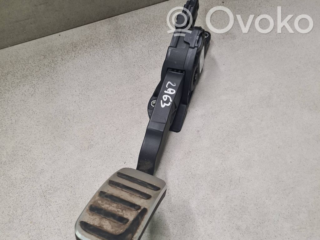 Volvo V40 Accelerator throttle pedal 