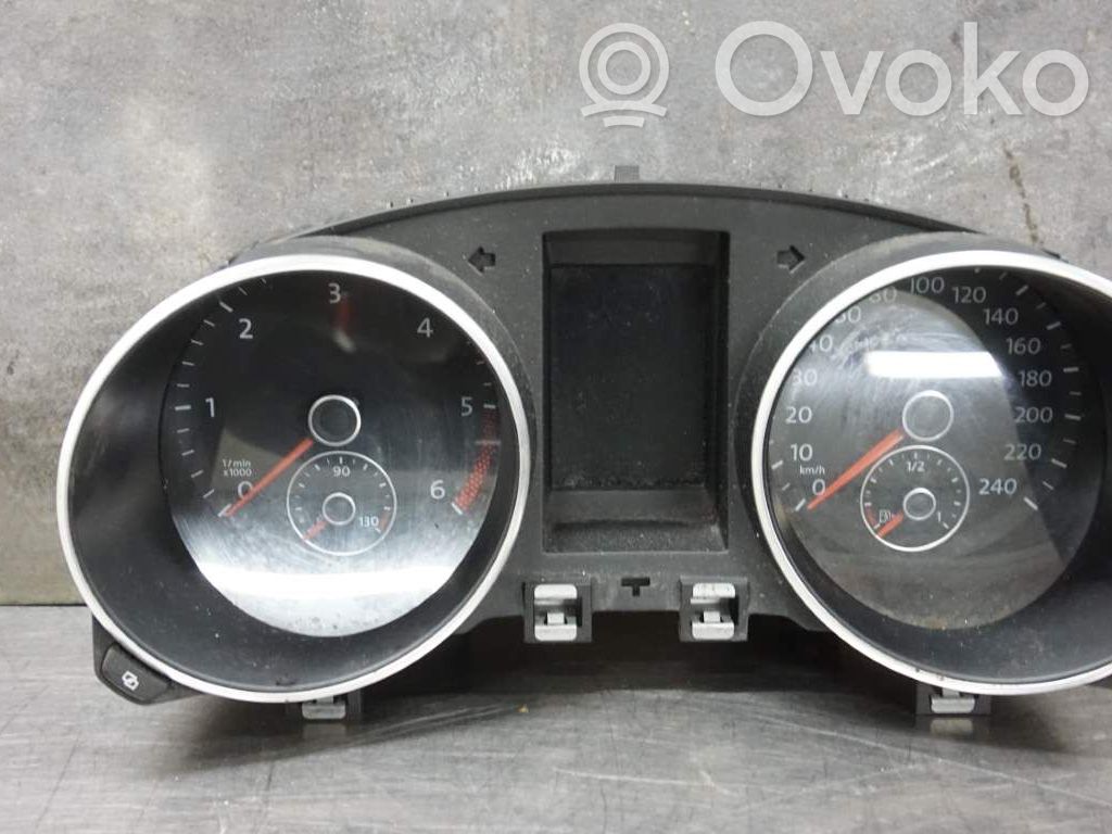 Volkswagen Golf VI Speedometer (instrument cluster) 