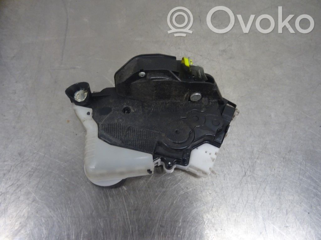 Toyota Yaris Türschloss vorne 