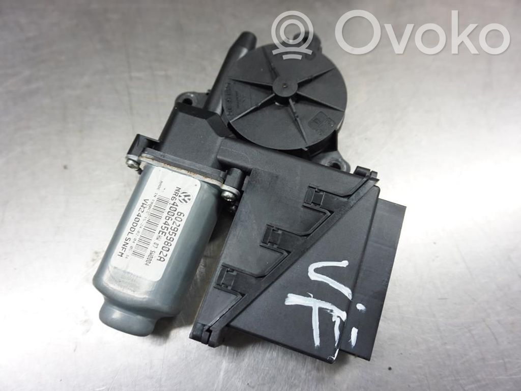 Volkswagen Polo Front door window regulator motor 