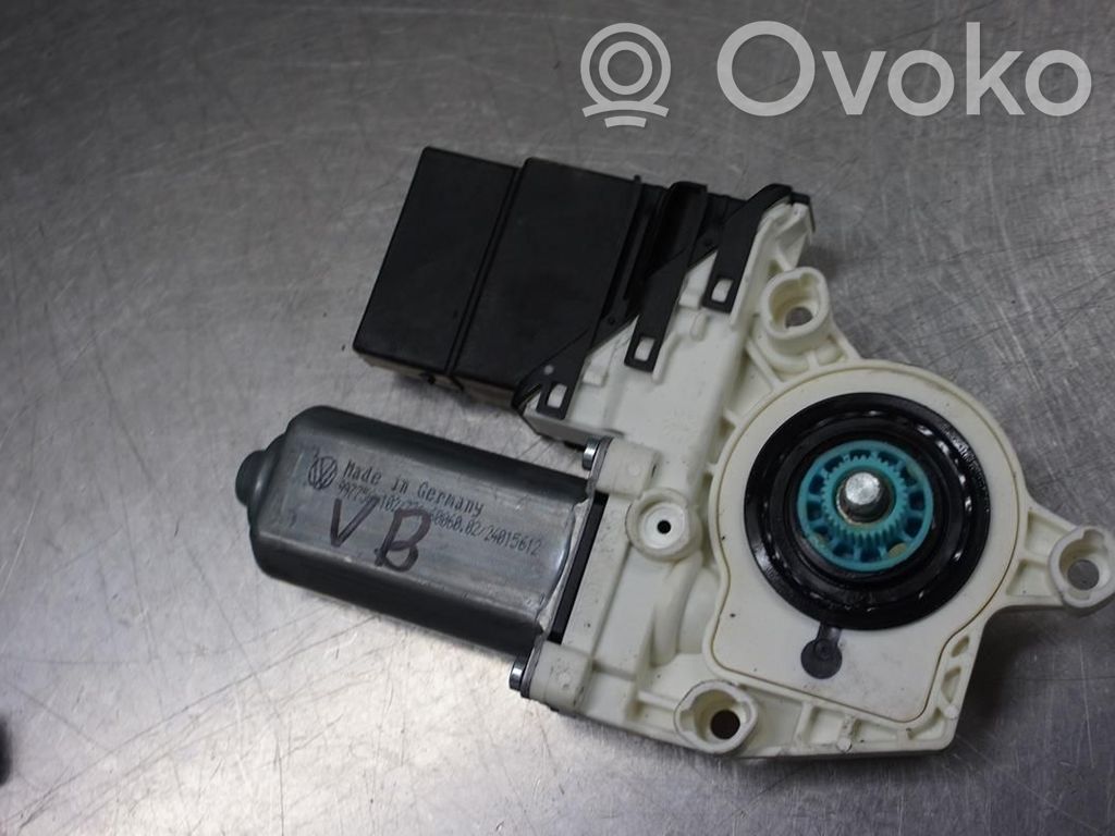 Volkswagen PASSAT B6 Motor del regulador de la ventanilla de la puerta delantera 