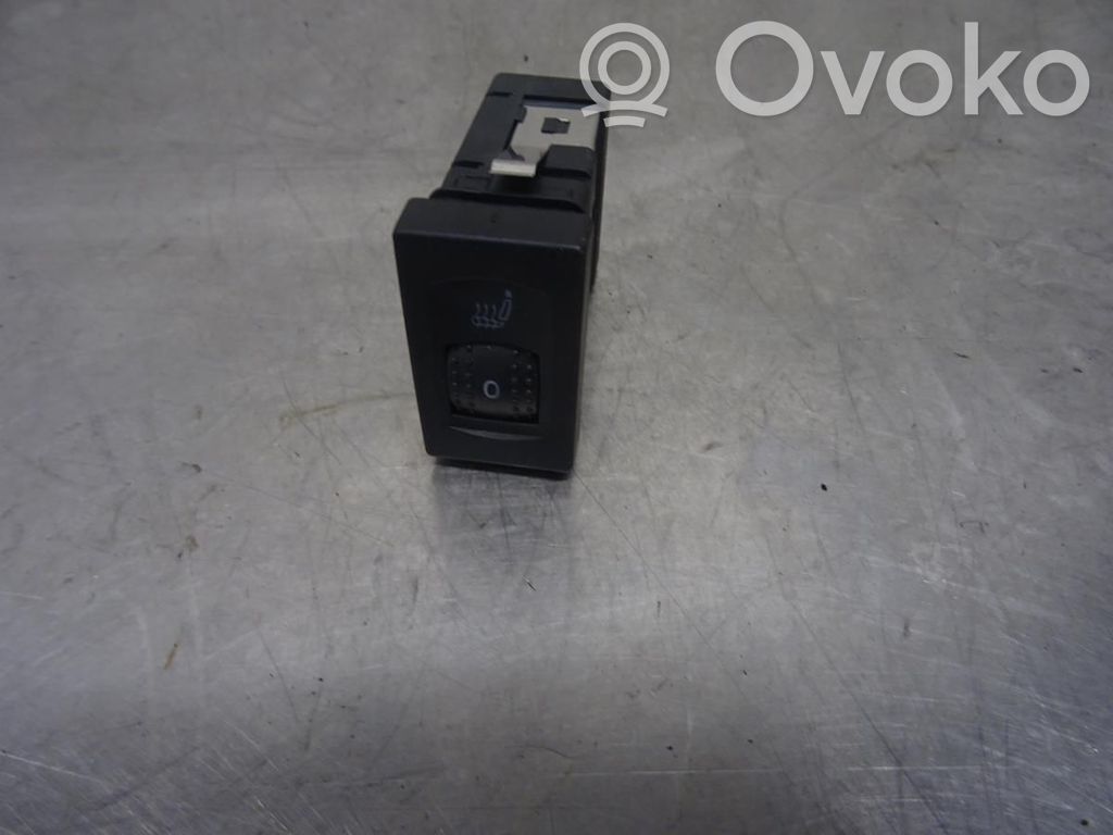 Volkswagen PASSAT B5.5 Seat heating switch 