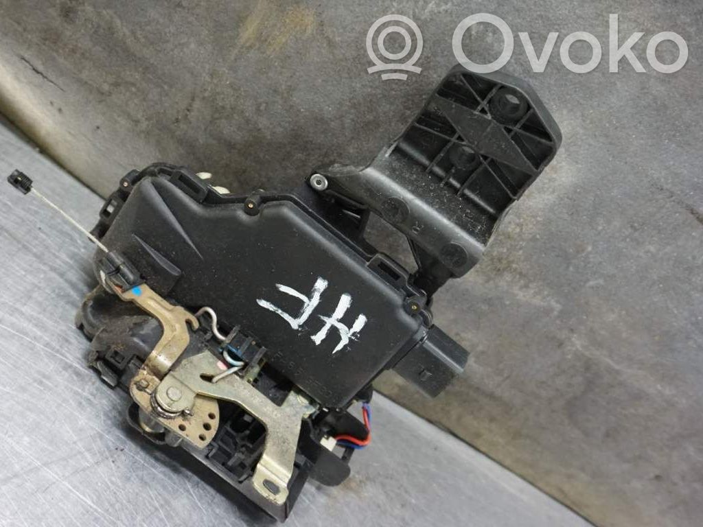 Volkswagen PASSAT B5 Serratura portiera anteriore 