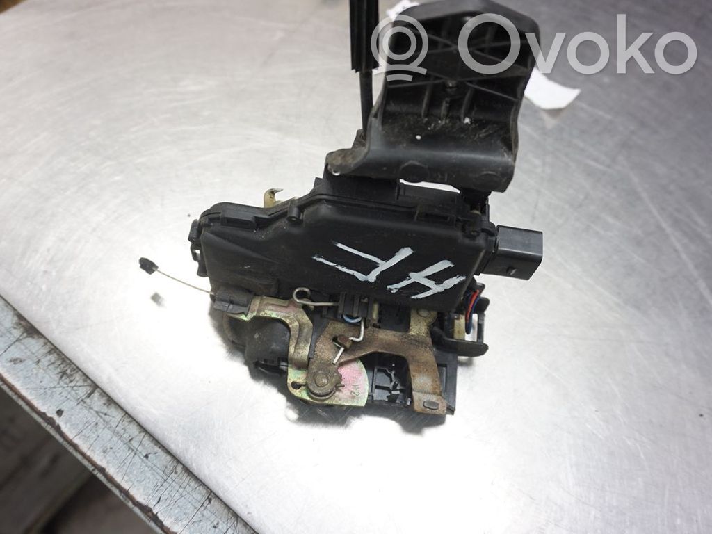 Volkswagen PASSAT B5 Serratura portiera anteriore 