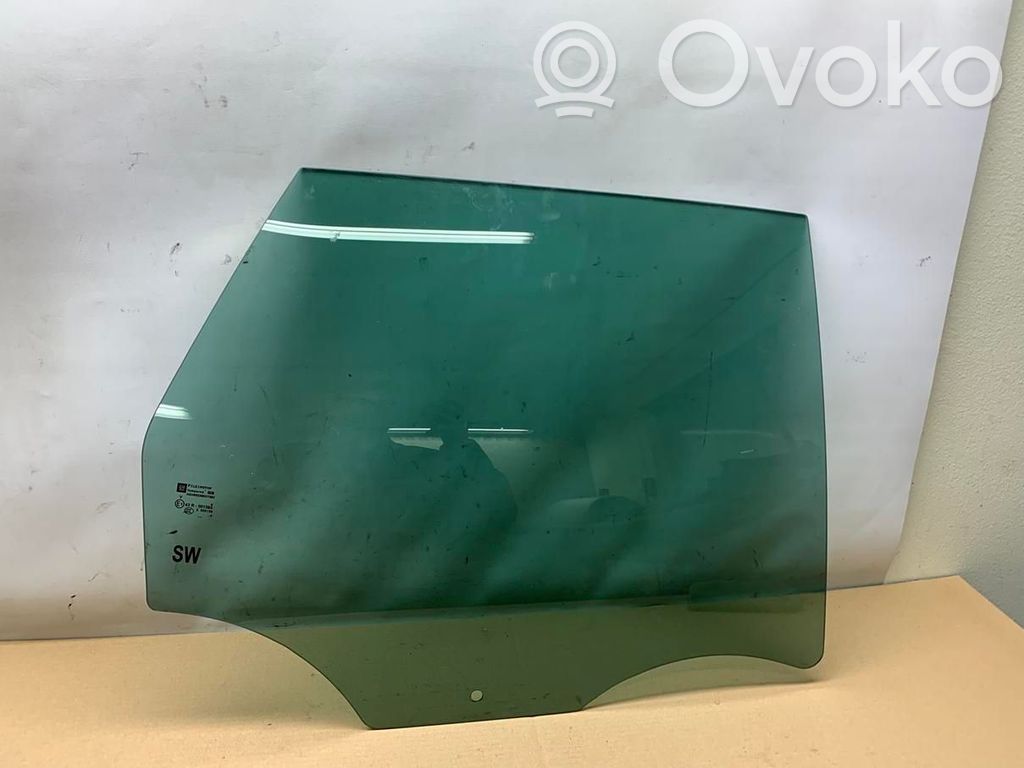 Opel Astra J Szyba drzwi tylnych 