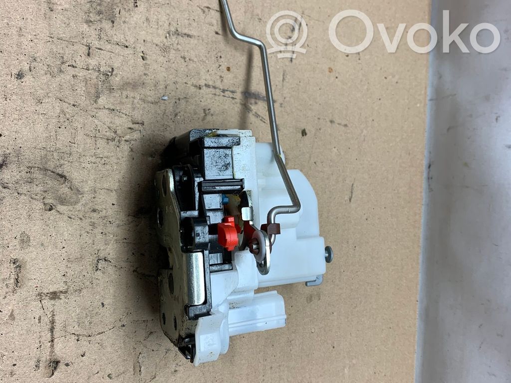 Opel Combo D Front door lock 