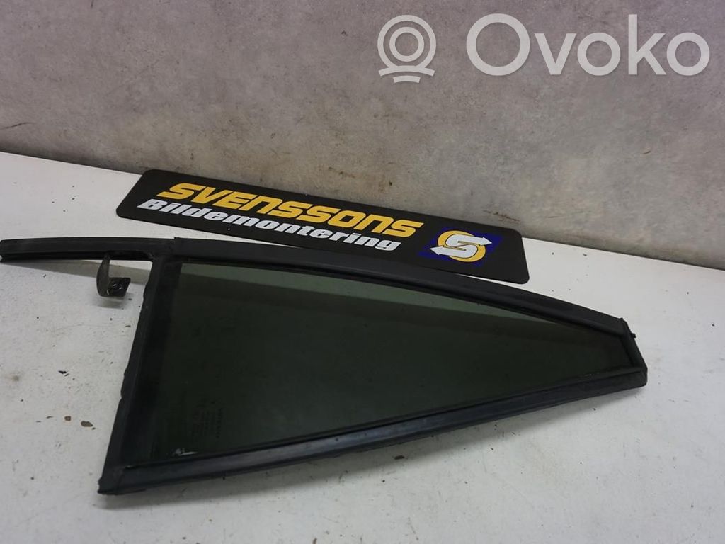 Volvo XC90 Ventanilla de ventilación de la puerta trasera 