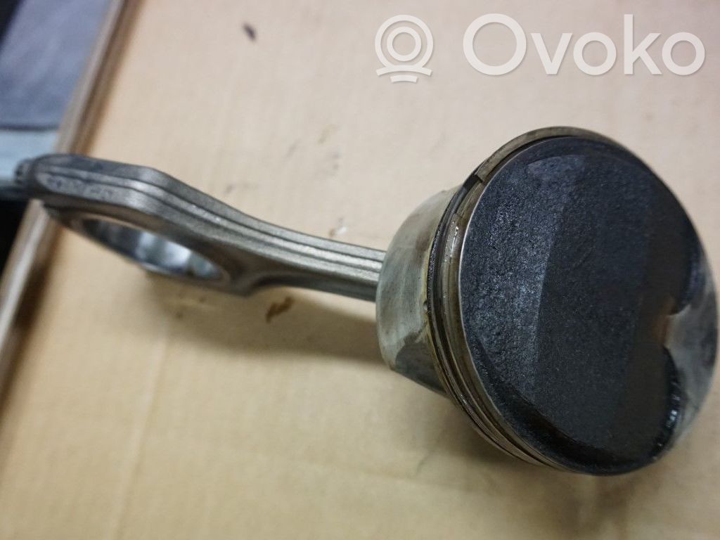 BMW 3 E92 E93 Piston 