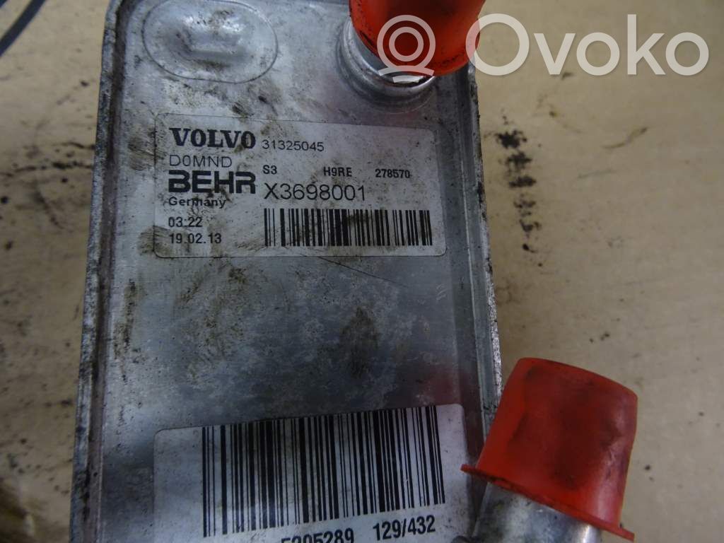 Volvo XC70 Oil filter mounting bracket 