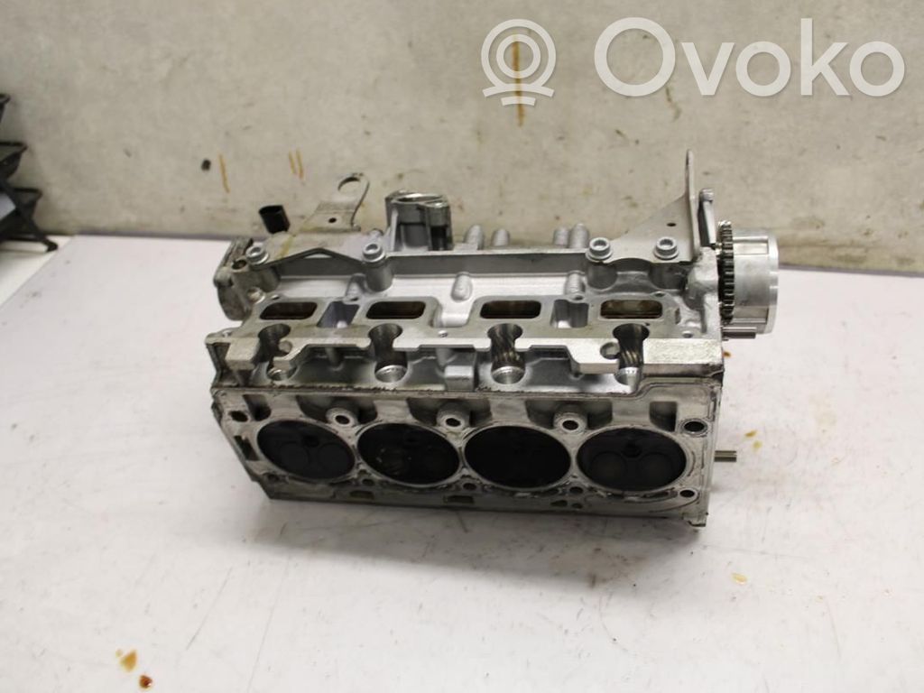 Volkswagen PASSAT B7 Chiulasă motor 