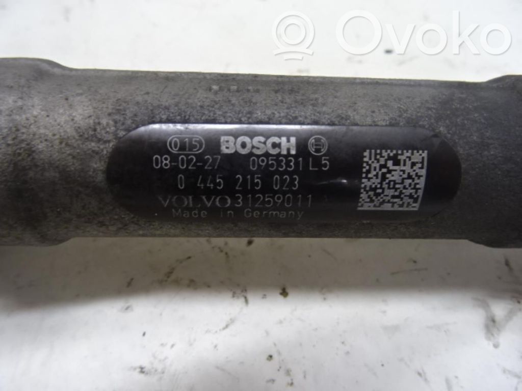 Volvo XC70 Listwa wtryskowa 