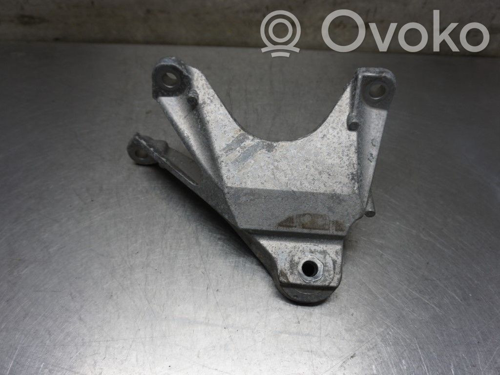 BMW 2 F22 F23 Engine mounting bracket 