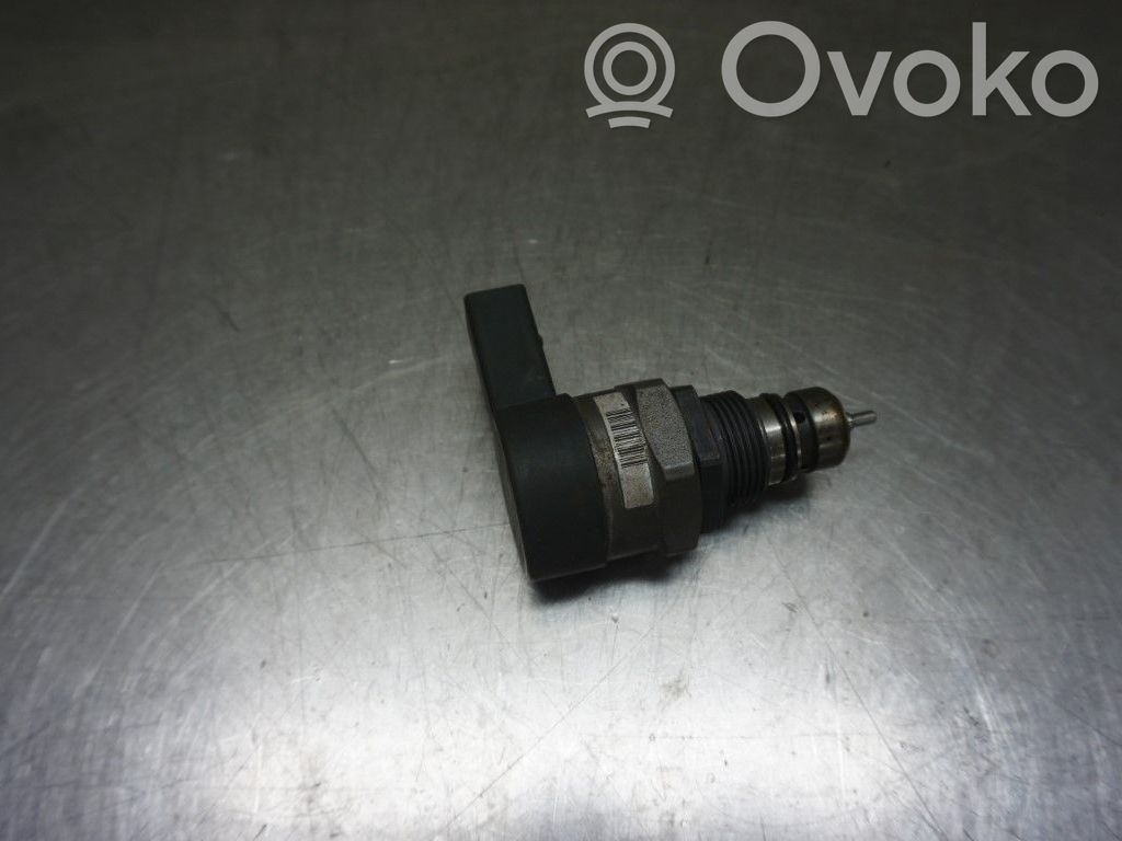 Régulateur de pression de carburant   13537805734,223520,0281002738