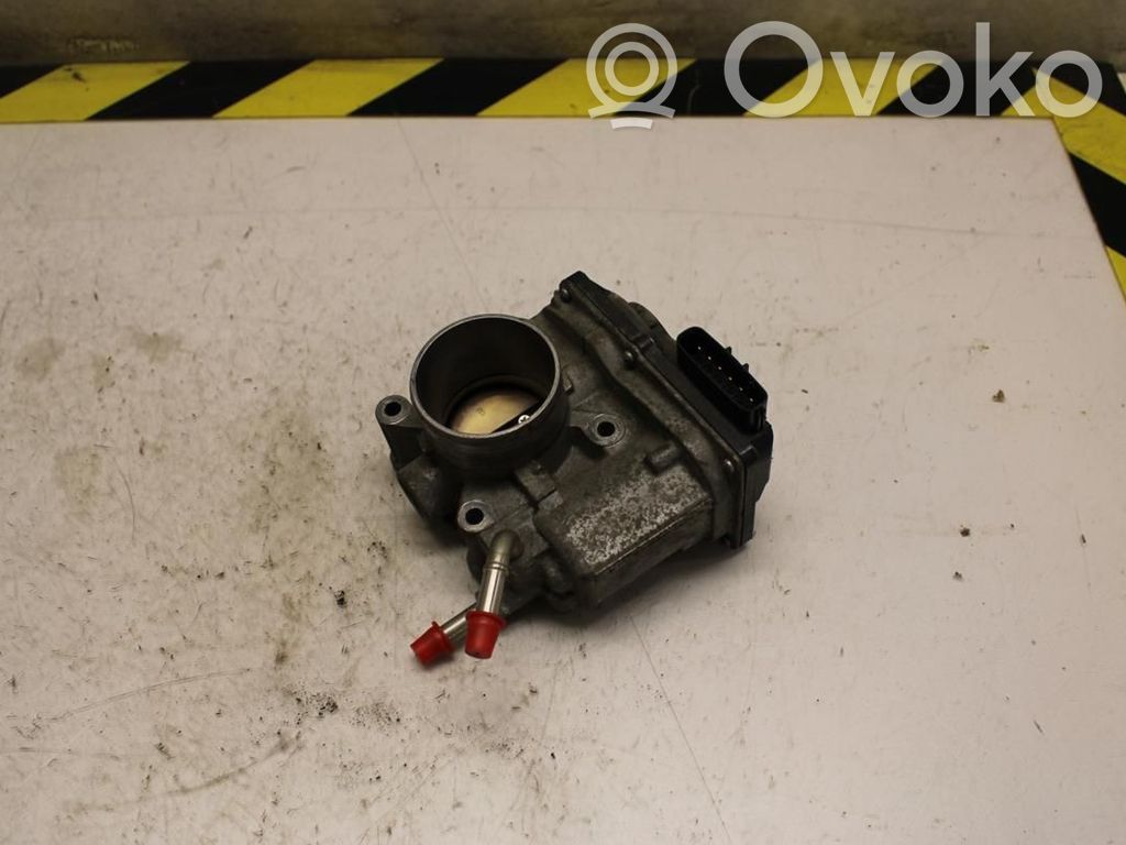 Toyota Corolla E120 E130 Droseļvārsts 