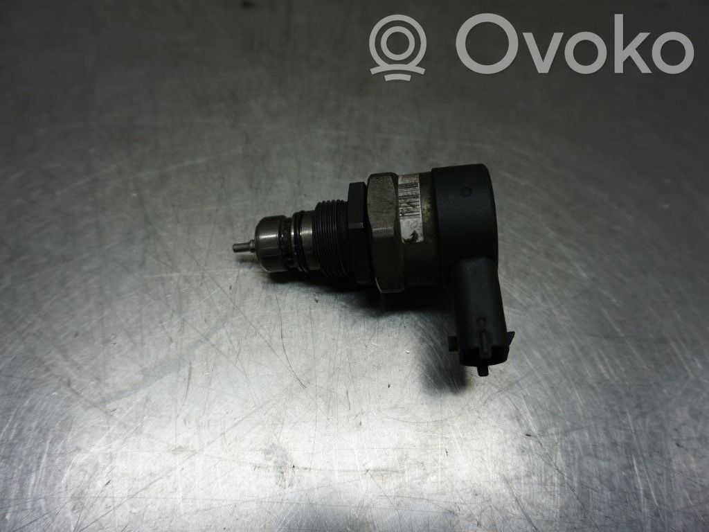 Régulateur de pression de carburant   31216662,222296,0281002712