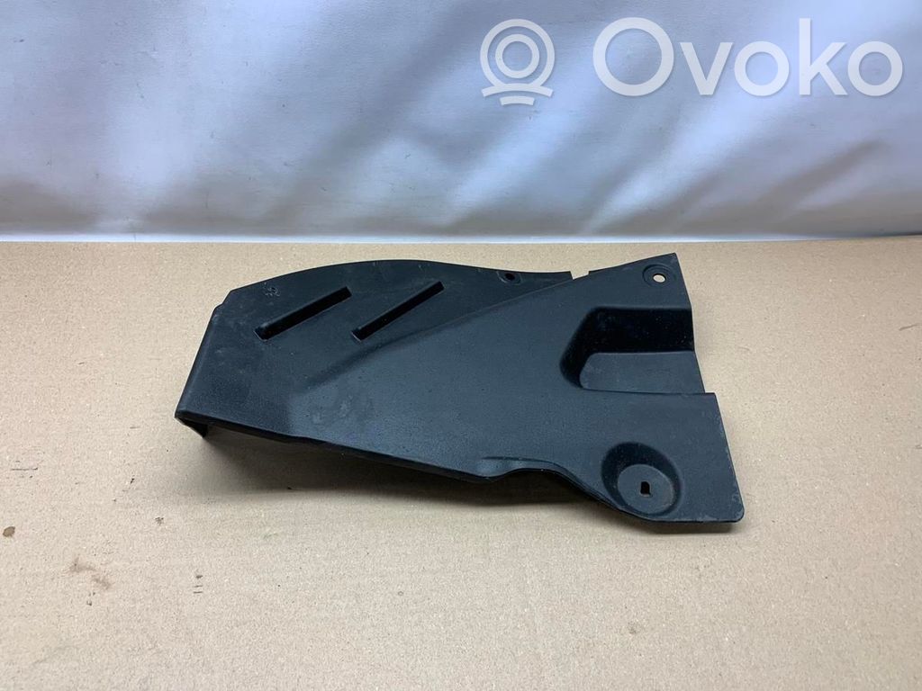 Toyota Yaris XP210 Chlapacze przednie 