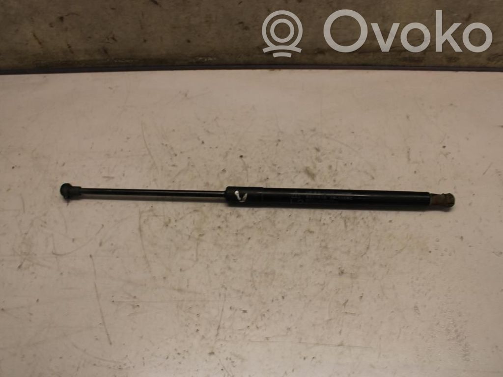 Amortyzator / Siłownik tylnej klapy bagażnika   689400W020,N061189