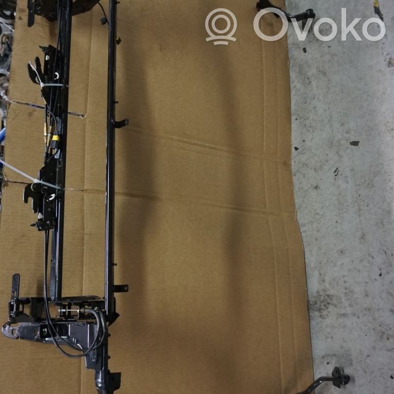 Tailgate/trunk/boot hinge   848491,N013022