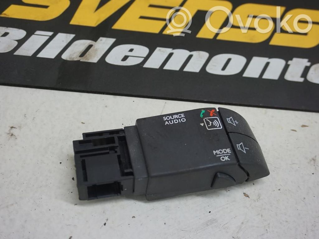 Renault Trafic II (X83) Steering wheel buttons/switches 