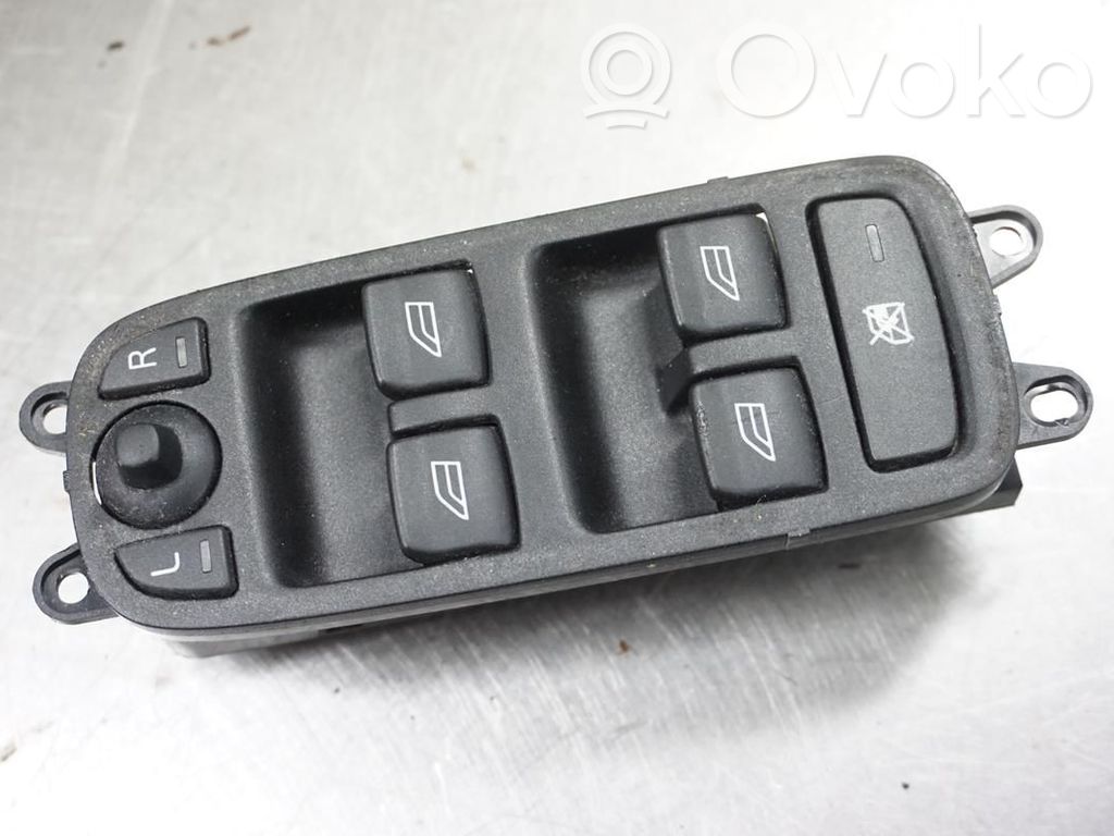 Electric window control switch   30795081,182666,30746185