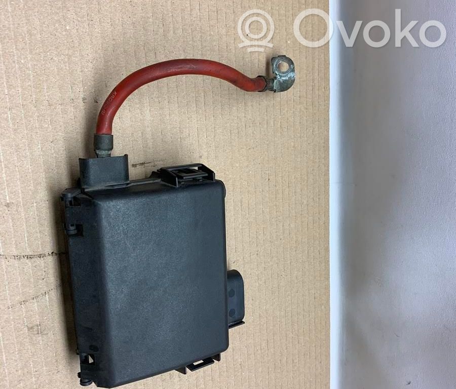 Volkswagen Golf IV Ramka / Moduł bezpieczników 