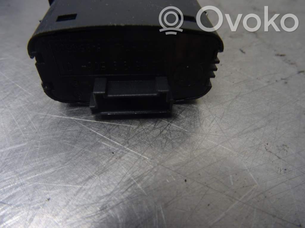 Hazard light switch   61316919506,186746