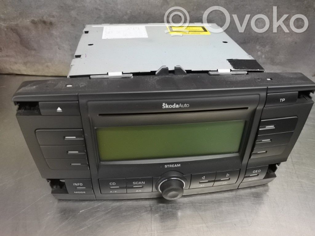 Skoda Octavia Mk2 (1Z) Panel / Radioodtwarzacz CD/DVD/GPS 