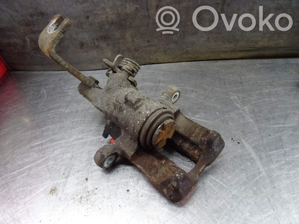 Nissan Almera N16 Tylny zacisk hamulcowy 